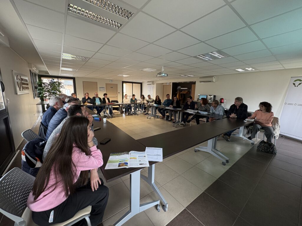 Photo des personnes présentes à l'Assemblée Générale de l'association provinlait du 2 avril 2025